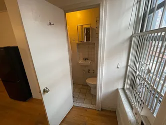 Rented by Realty Advisors Group