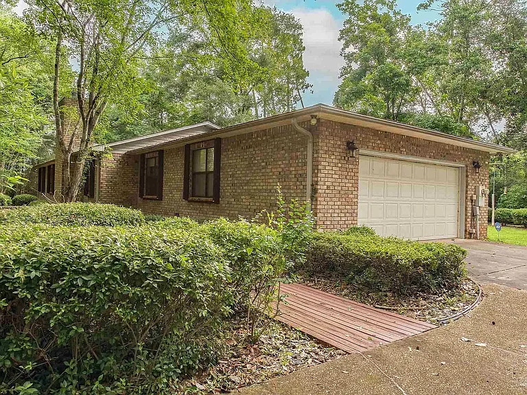2840 Creekwood Dr — Photo 4