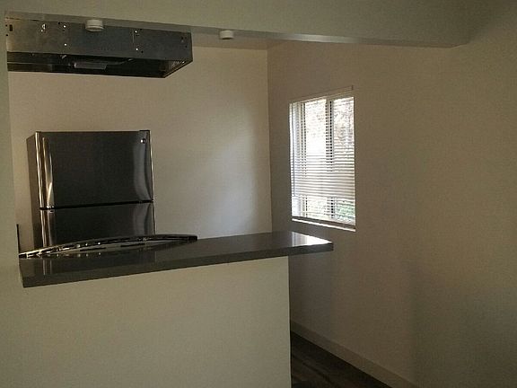 3rd image of 1101 1/2 Waterloo St