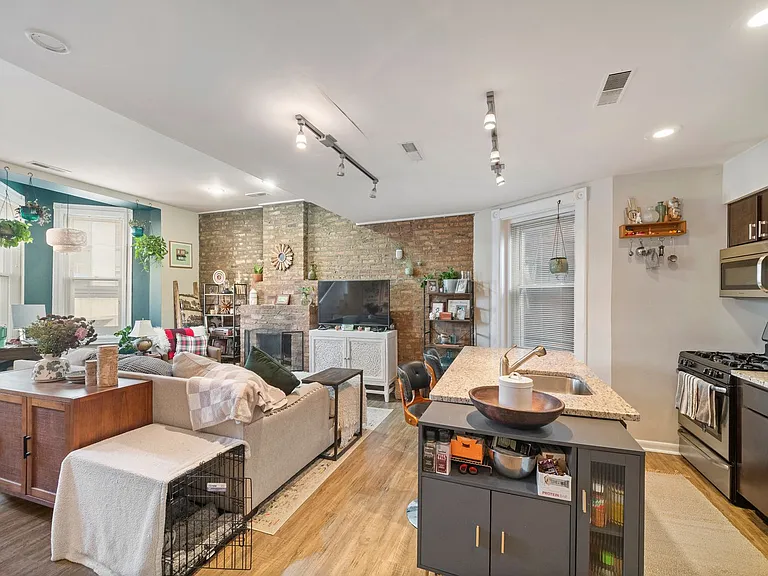159 W Goethe St — Photo 24