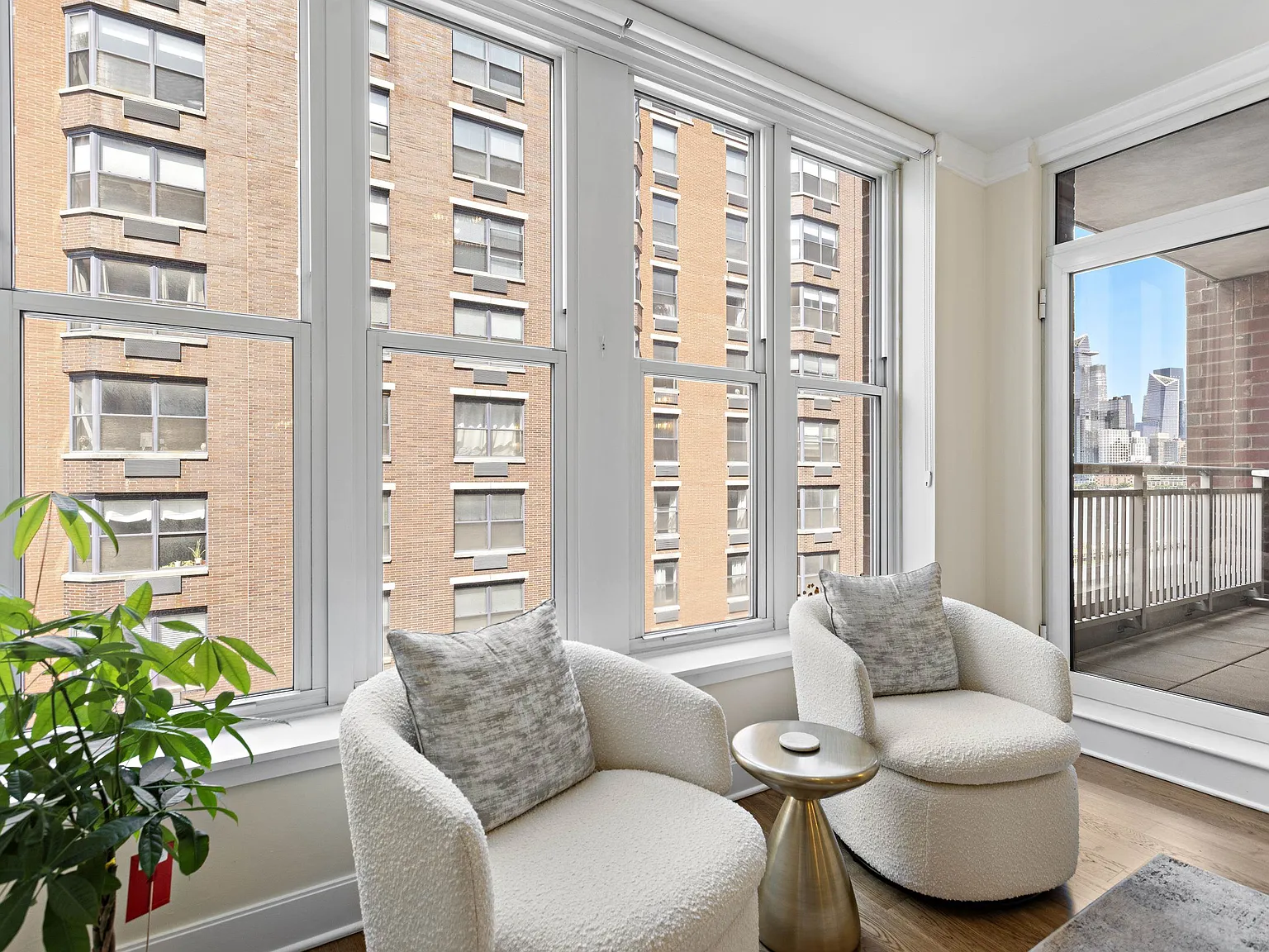 1125 Maxwell — Photo 4