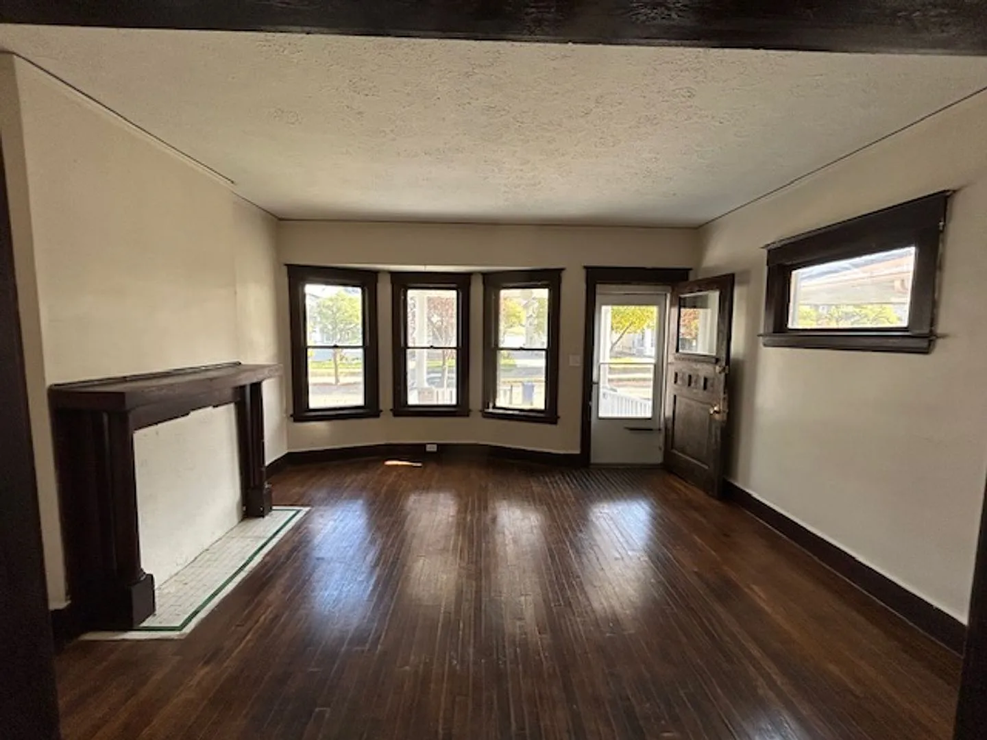 1520 - 1522 Alameda Ave — Photo 1
