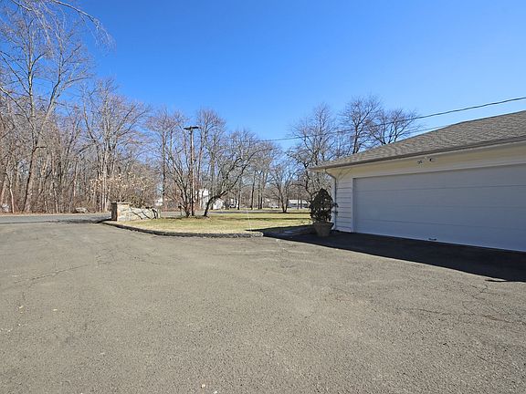 27 Lindencrest Drive