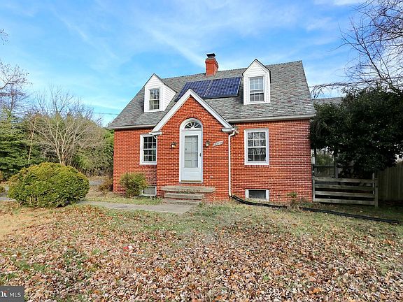3rd image of 202 Oak Ave