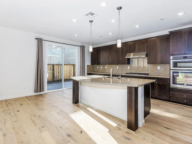 33509 Mustang St — Photo 12