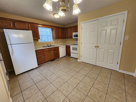 4th image of 96 Monarch Ln