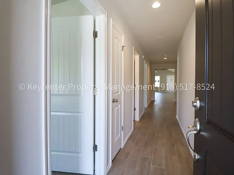 4500 W Winston St — Photo 4