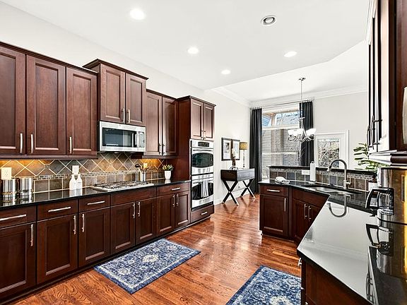 4th image of 1603 Rivergreen Ct SE