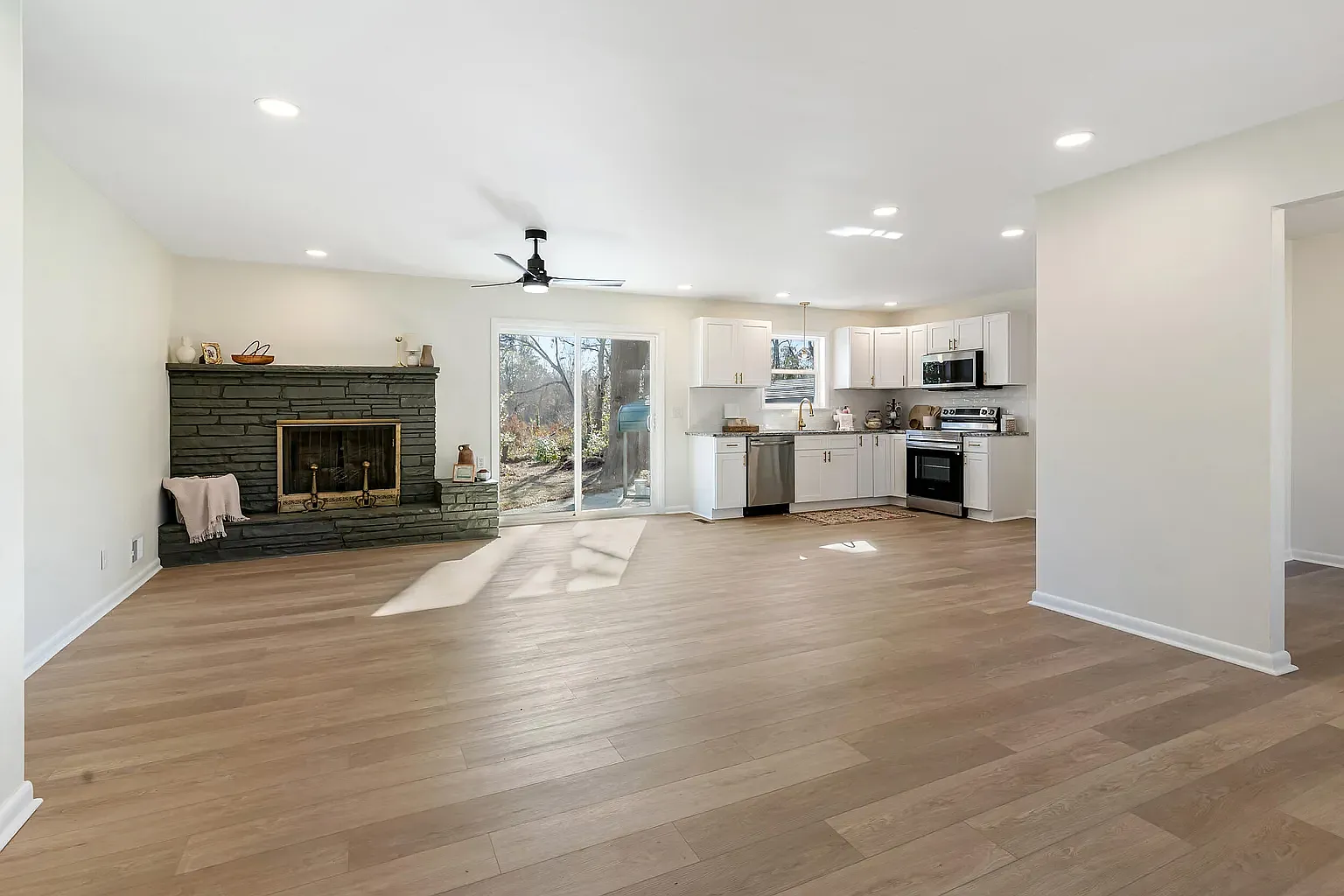 3 bed, 1612 sqft, $2,300 — Photo 4