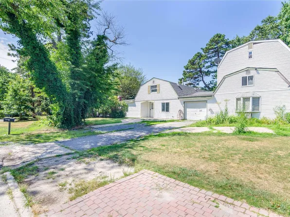 120 Morris Ave, Farmingville, NY 11738