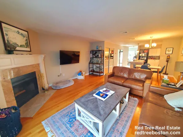 1400 Lagrange St #1409, Chestnut Hill, MA 02467