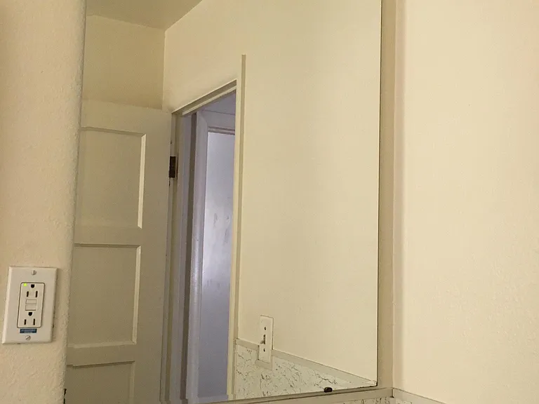 408 Smith St — Photo 16