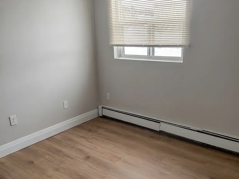 359 Railway Ave — Photo 7