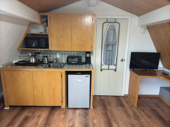 206 Huot Cir #2, Indian, AK 99540