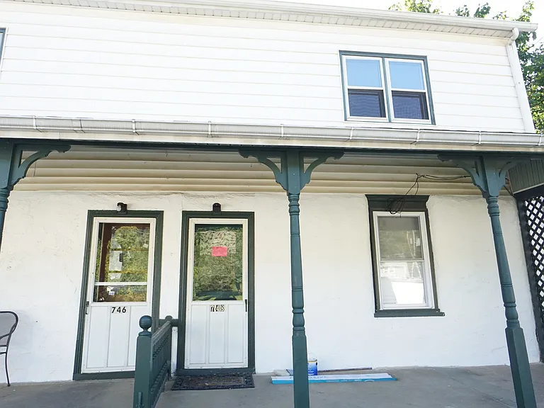748 W Lincoln Hwy — Photo 1