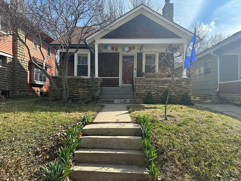 4243 Kenwood Ave — Photo 19