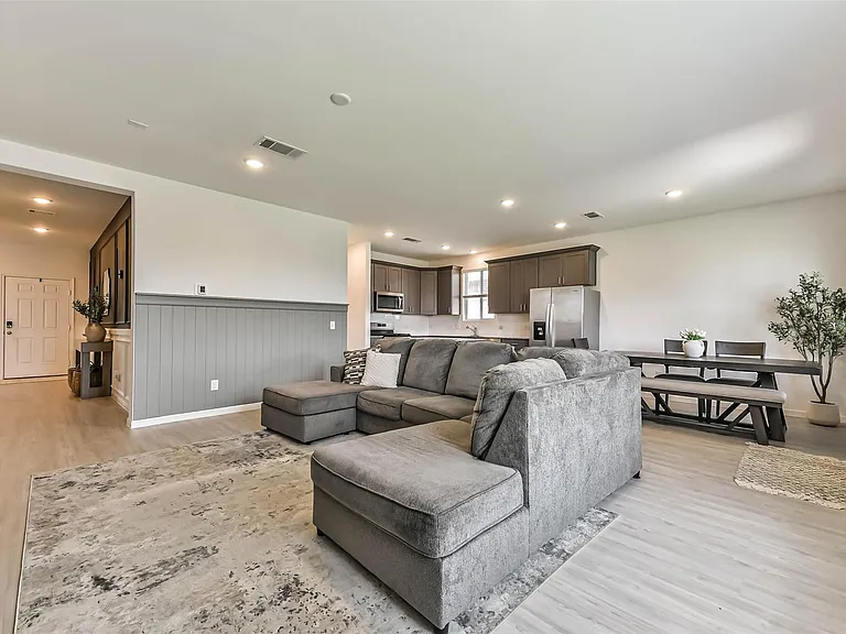339 Friesian Ct — Photo 9