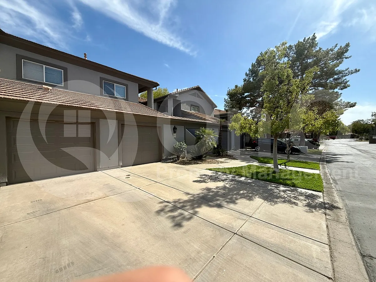 3 bed, 2.0 bath, 1522 sqft, $1,800 — Photo 2