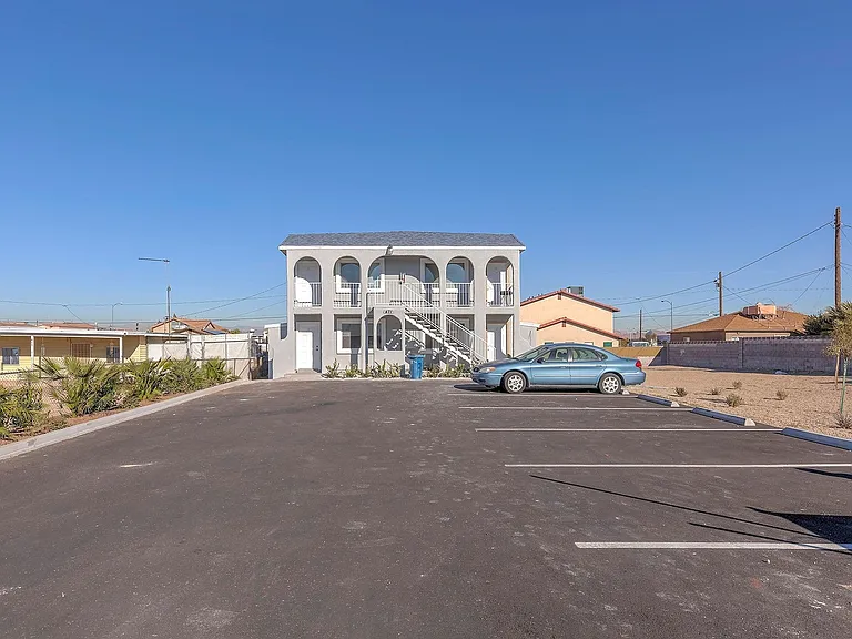 471 Jefferson Blvd — Photo 19