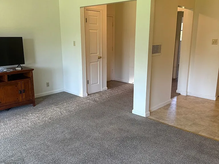 314 N Cloverdale Blvd — Photo 9