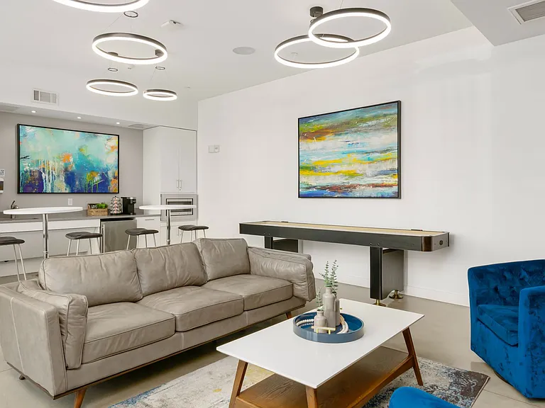 The Beverly Collection: Flats at 131 — Photo 11