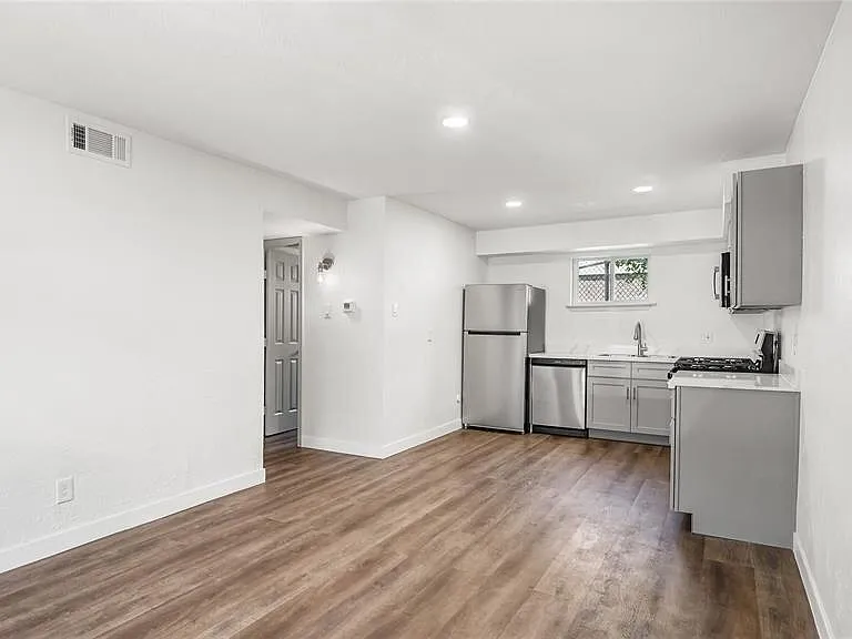 2819 Berry St #8 — Photo 2