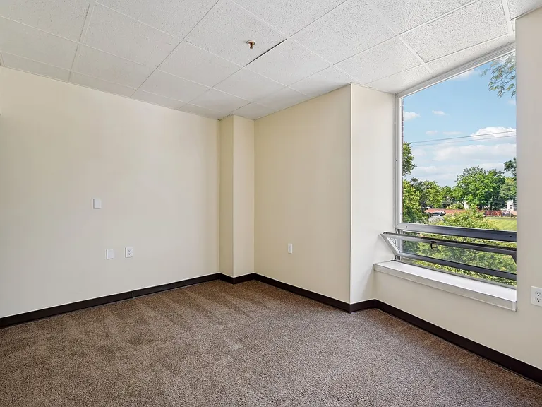 Franklin Park Apartments — Photo 8