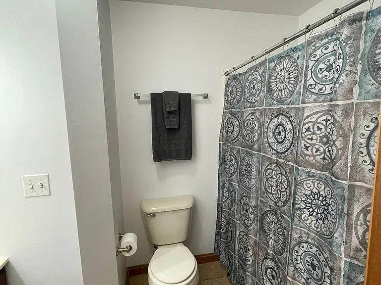 3 Bedroom 2 Bathroom Townhome — Photo 19