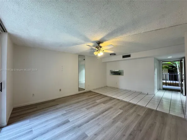 8615 NW 8th St APT 210, Miami, FL 33126