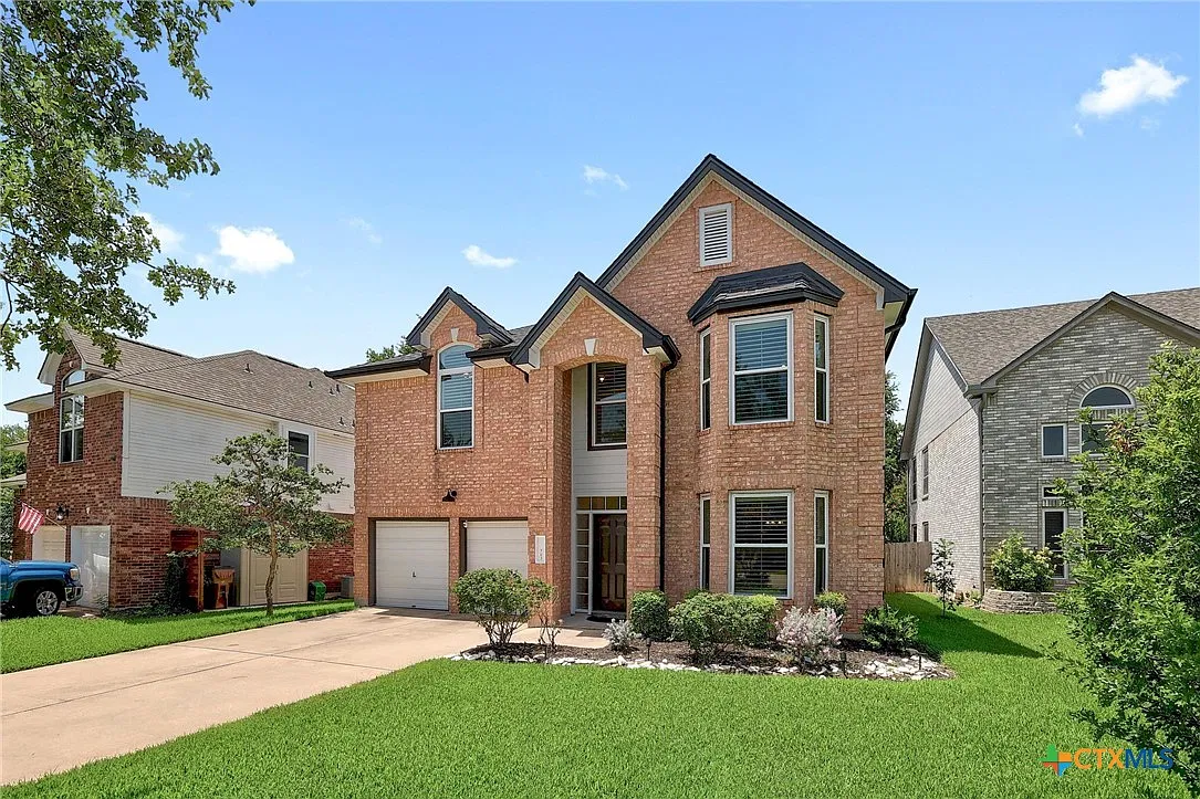5 bed, 2.5 bath, 3140 sqft, $3,000 — Photo 1