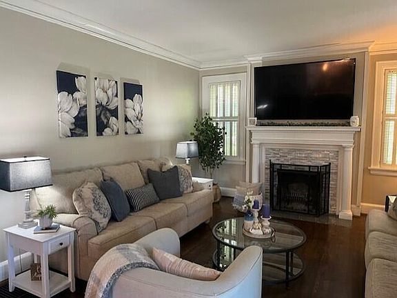 2nd image of 90 Henry Ct