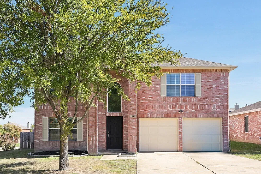 4 bed, 2.5 bath, 2386 sqft, $2,200 — Photo 1
