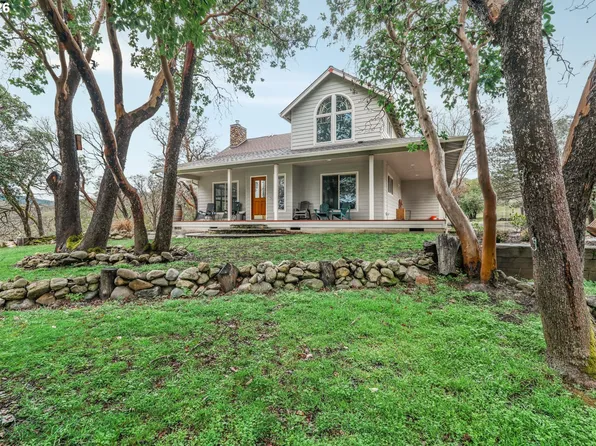 5655 Tamarack Ln, Central Pt, OR 97502