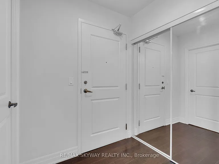 628 Fleet St #LPH03 — Photo 9