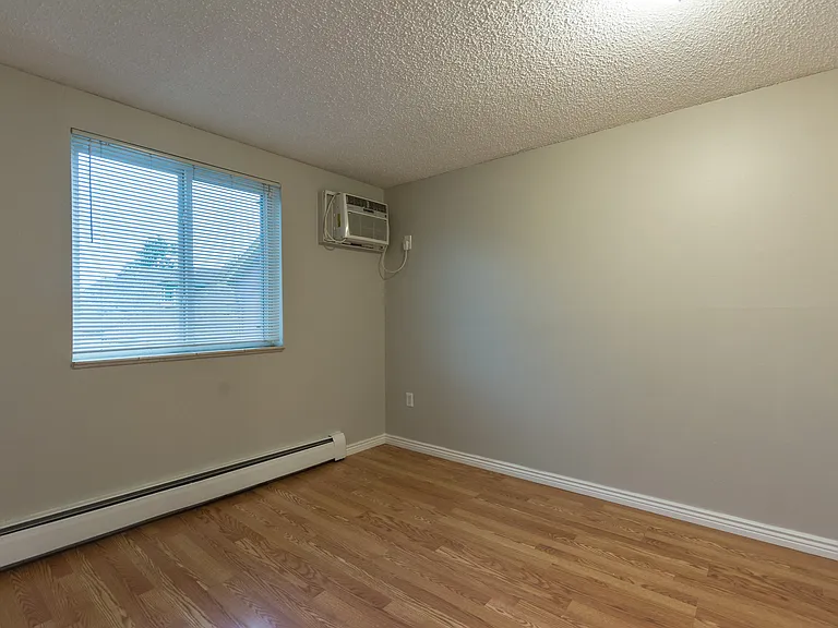 236 S Logan St — Photo 17