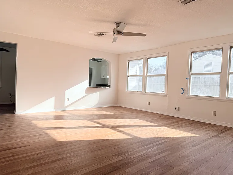 1416 Pine Grove Ave — Photo 4