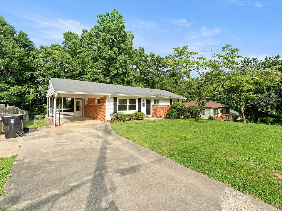 548 Todd Dr NE