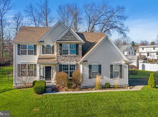 6 Woodbury Ave, Sellersville, PA 18960