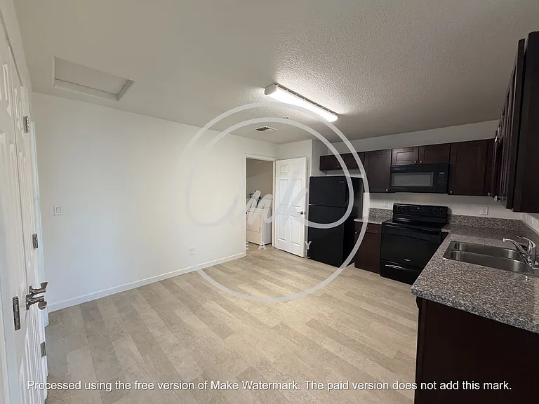 1770 Nichols Ln — Photo 4