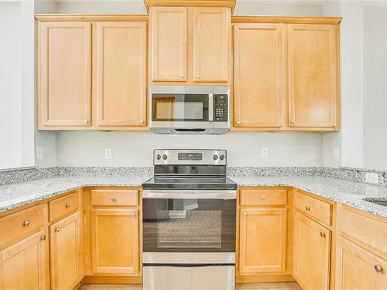 2920 Willow Creek Ln — Photo 5