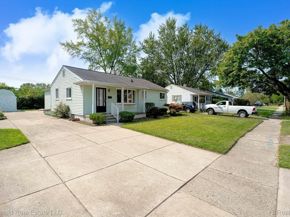 31453 Elmwood St, Garden City, MI 48135