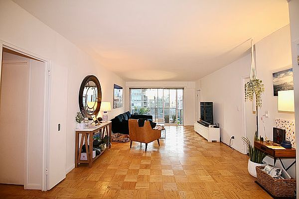 1st image of 188 E 64th St #1001B
