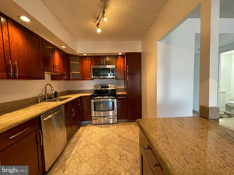 530 S 2nd St #501-502 — Photo 9