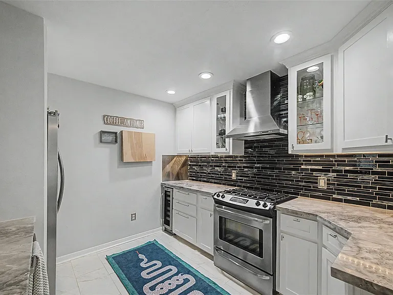 1104 Buckner St — Photo 13