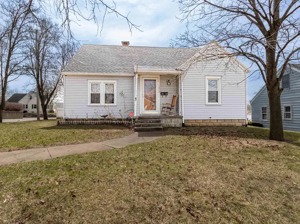 1012 Mary St, Pekin, IL 61554