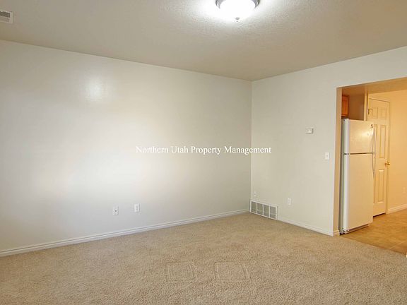 2 Front Room_08112017