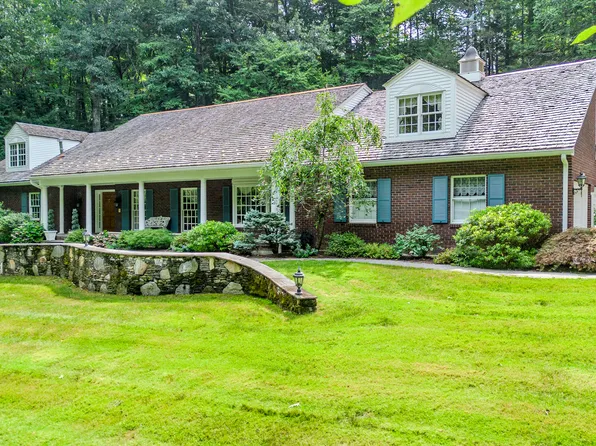 208 Reverknolls, Avon, CT 06001