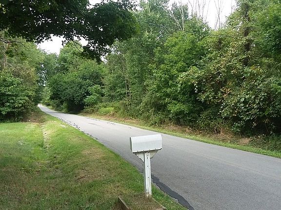 Exterior Neighborhood (street photo)