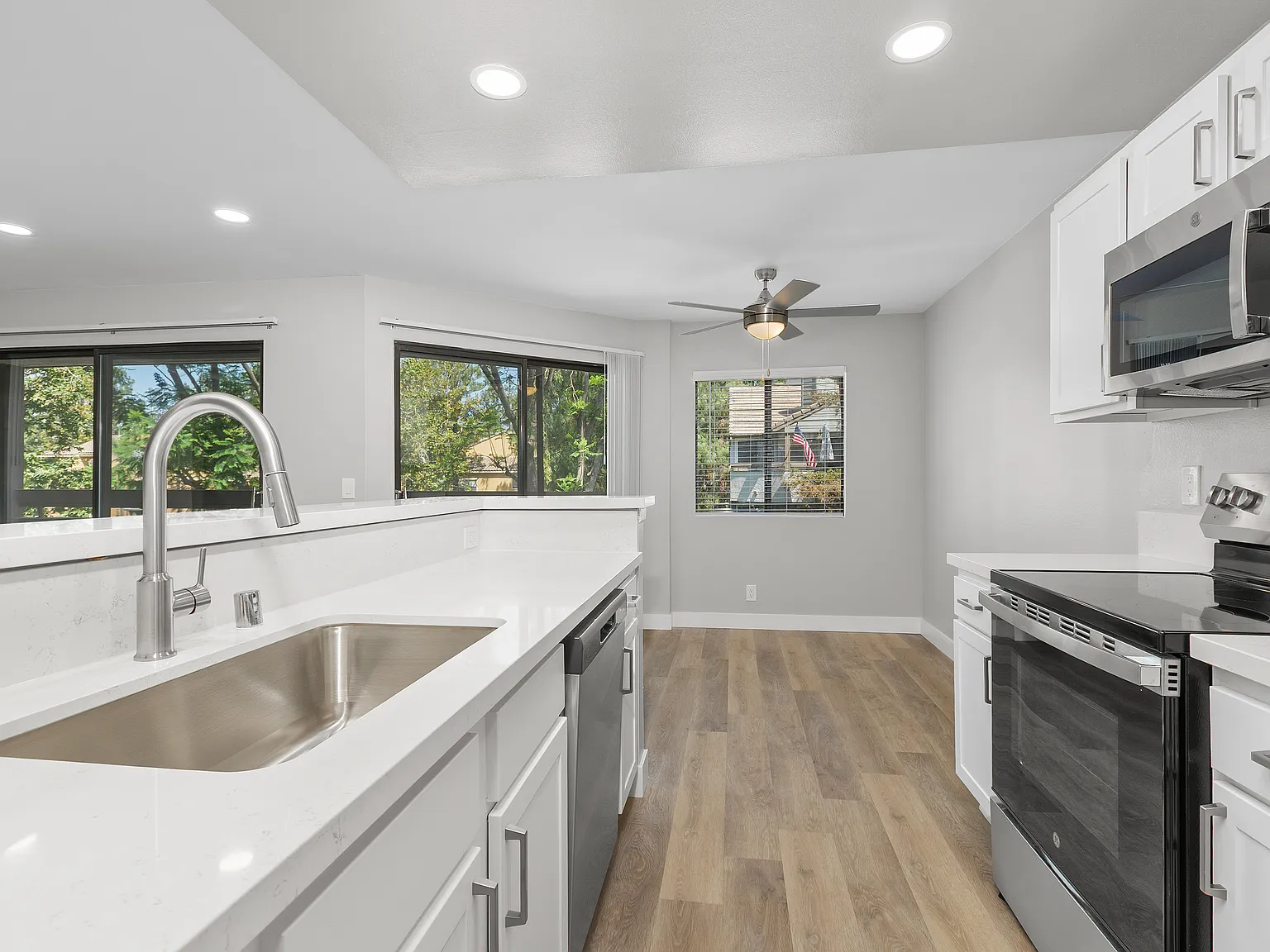 Creekside Alta Loma — Photo 3