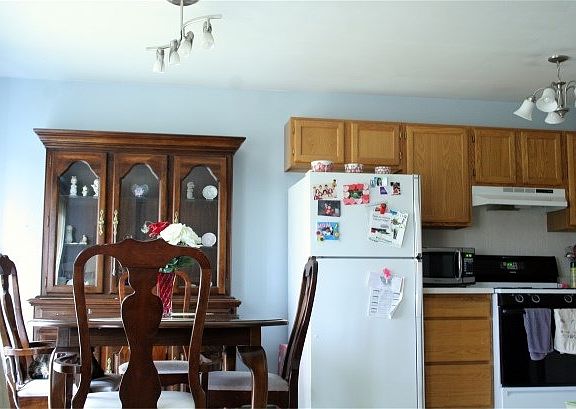 3rd image of 280 Woodridge Cir